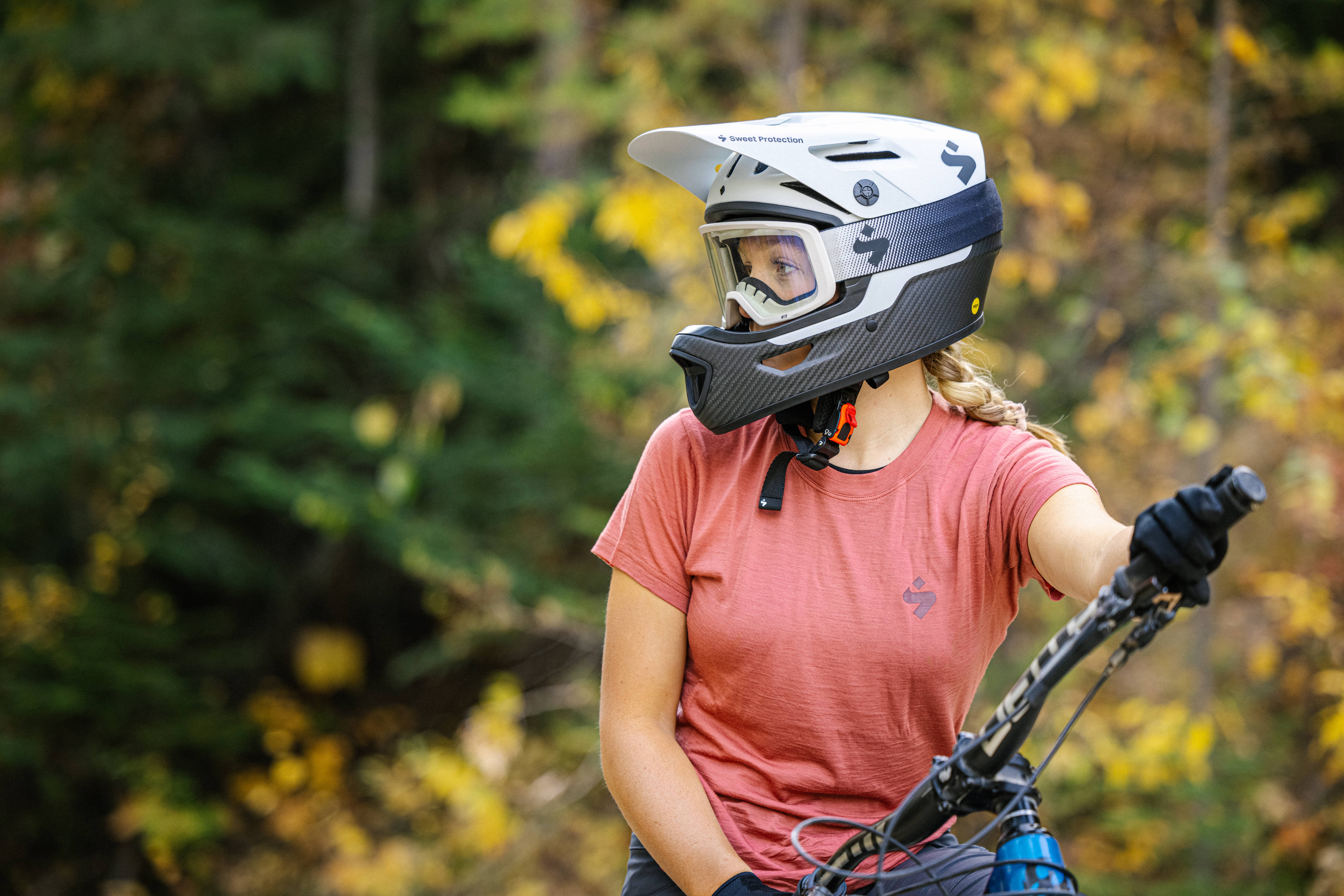 bell draft mips cycling helmet Sixer Dual Flow Ventilation Trail Riding Adjustable Visor Float Fit Race display-in-store Bell MX-10 MIPS Wave Color:Azure All in all