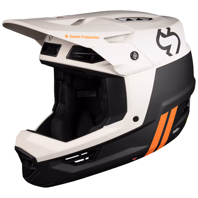 Three-quarter view of the Fixer Composite 2Vi Mips helmet, bronco white — angled front showing visor, chin bar and venting